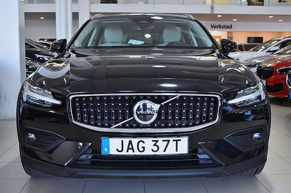 Volvo V60 Cross Country 2 of 23