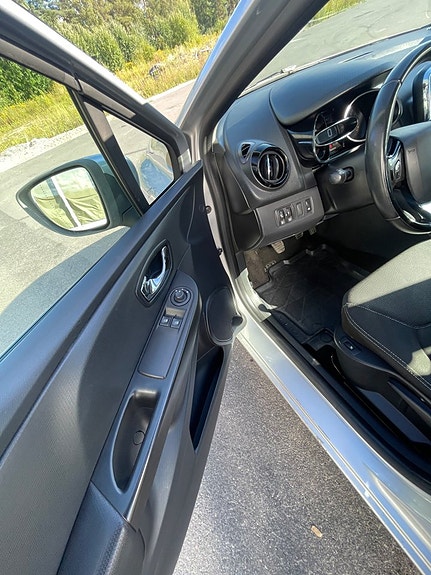 Renault Clio 8 of 11
