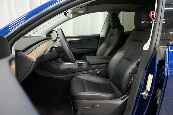 Tesla Model Y 9 of 21