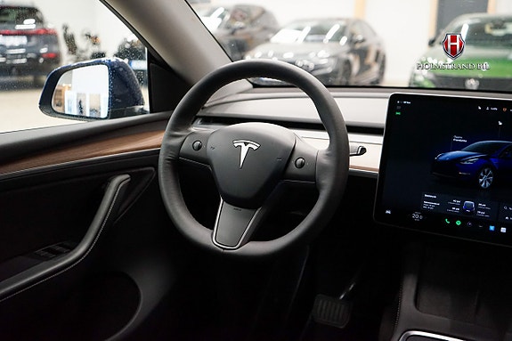 Tesla Model Y 15 of 21