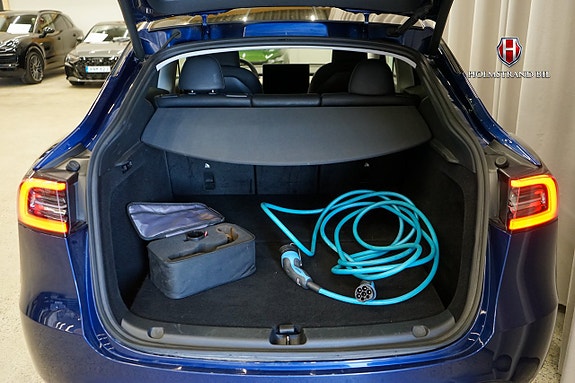 Tesla Model Y 20 of 21