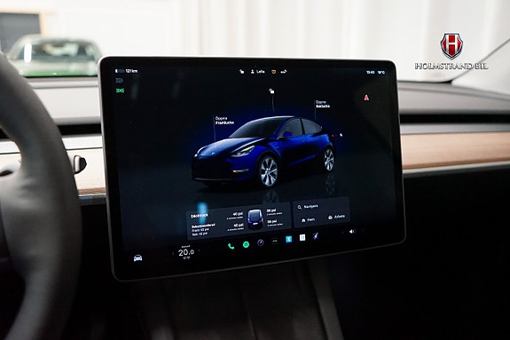 Tesla Model Y 16 of 21