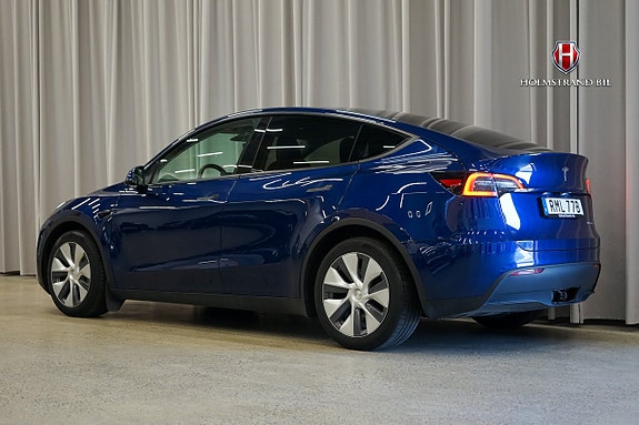Tesla Model Y 5 of 21