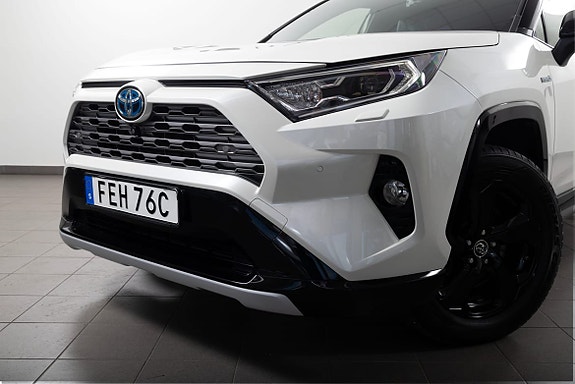 Toyota RAV4 10 of 23
