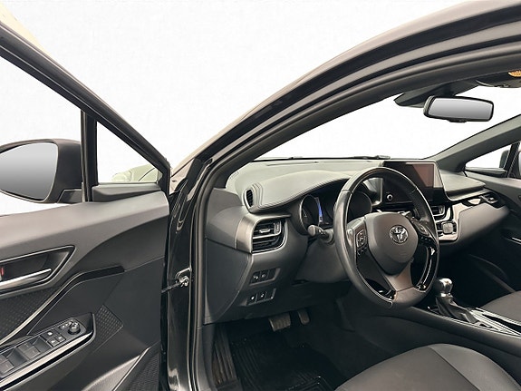 Toyota C-HR 10 of 30