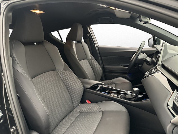 Toyota C-HR 27 of 30