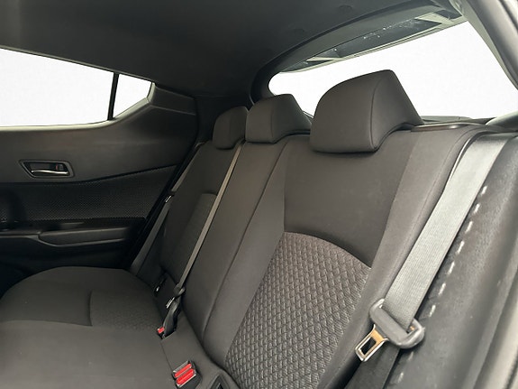 Toyota C-HR 29 of 30