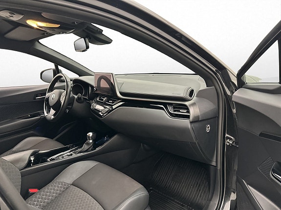 Toyota C-HR 28 of 30
