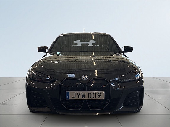 BMW i4 2 of 26