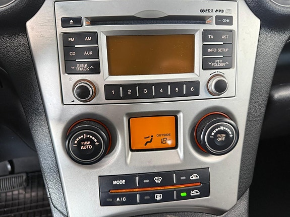 Kia Carens 14 of 20