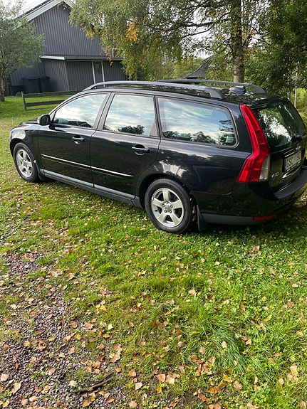Volvo V50 2 of 8