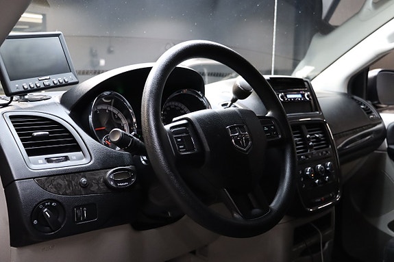 Dodge Grand Caravan 9 of 21