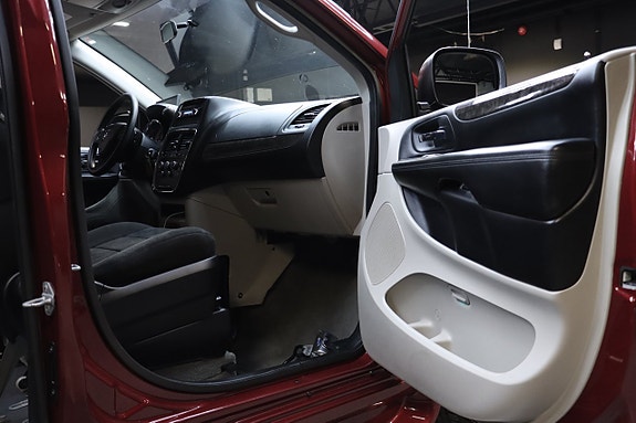 Dodge Grand Caravan 13 of 21