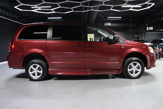 Dodge Grand Caravan 7 of 21