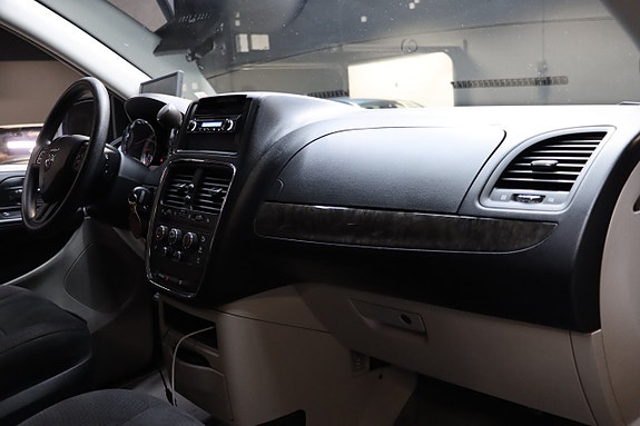 Dodge Grand Caravan 14 of 21
