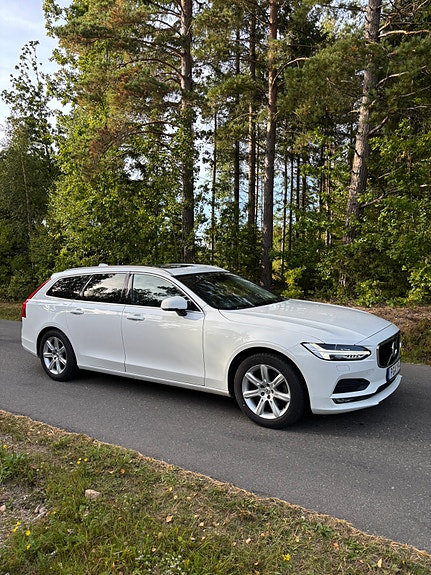 Volvo V90 2 of 10