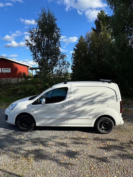 Peugeot Partner 4 of 9