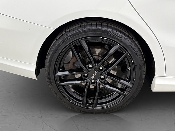 Mercedes-Benz CLA200 26 of 28