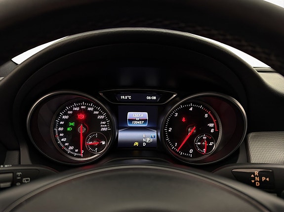 Mercedes-Benz CLA200 13 of 28
