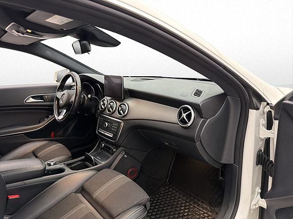 Mercedes-Benz CLA200 15 of 28
