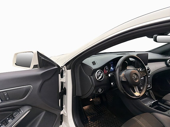 Mercedes-Benz CLA200 28 of 28