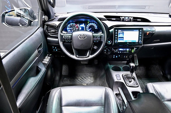 Toyota HiLux 13 of 21