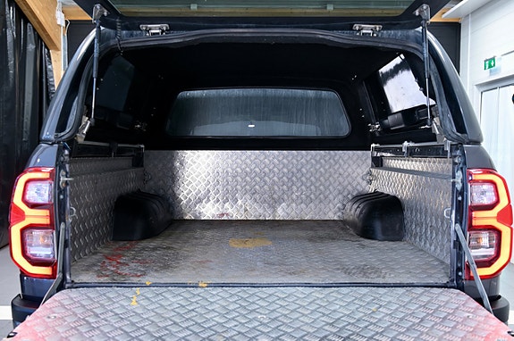 Toyota HiLux 7 of 21