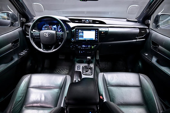 Toyota HiLux 12 of 21