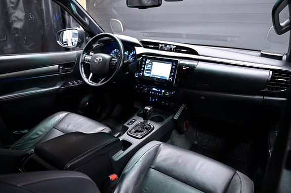Toyota HiLux 10 of 21