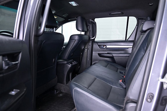 Toyota HiLux 8 of 21