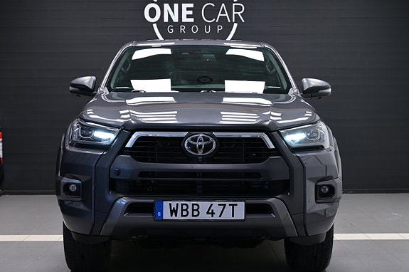 Toyota HiLux 2 of 21