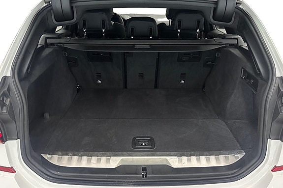 BMW 330e 10 of 19