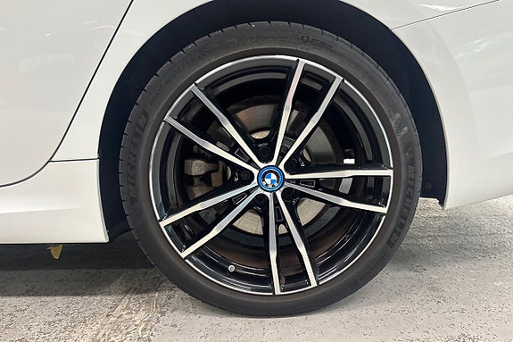 BMW 330e 15 of 19