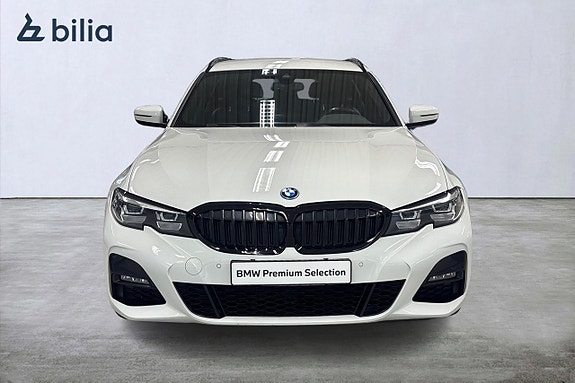 BMW 330e 5 of 19