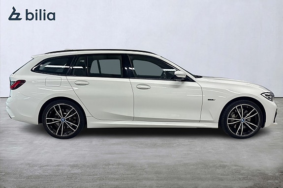 BMW 330e 16 of 19