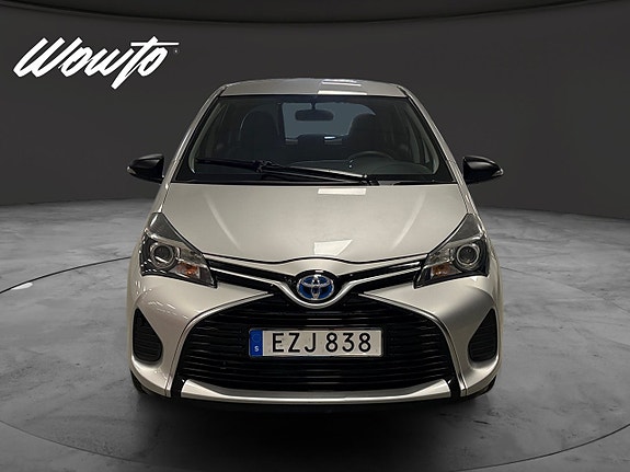 Toyota Yaris 2 of 15