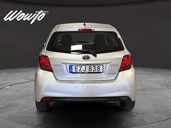 Toyota Yaris 5 of 15