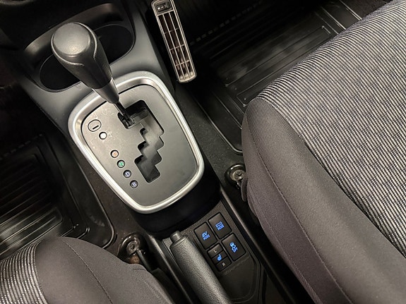 Toyota Yaris 13 of 15