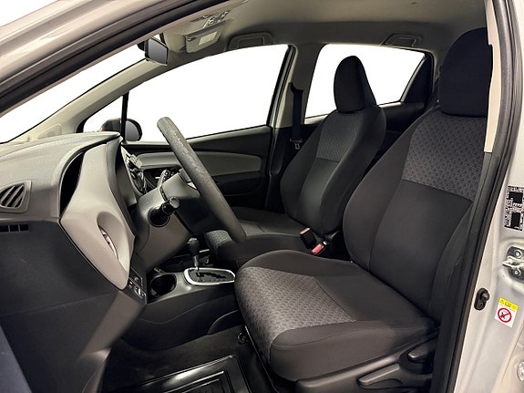 Toyota Yaris 8 of 15