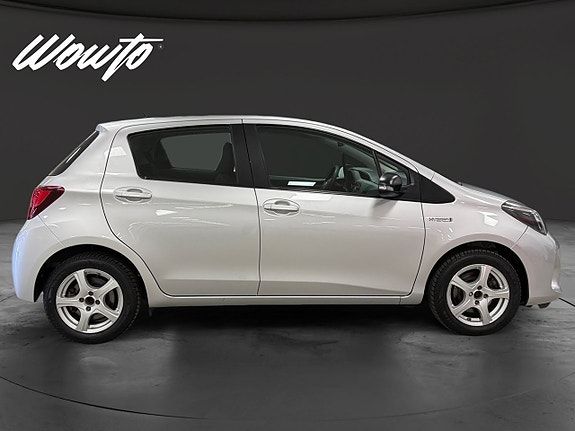 Toyota Yaris 3 of 15