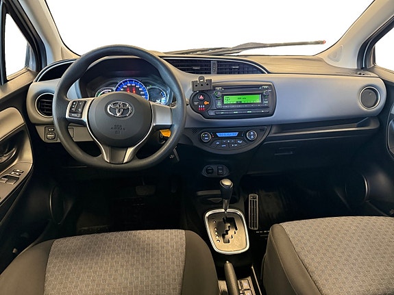 Toyota Yaris 12 of 15
