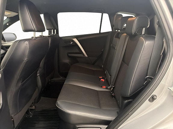Toyota RAV4 26 of 30