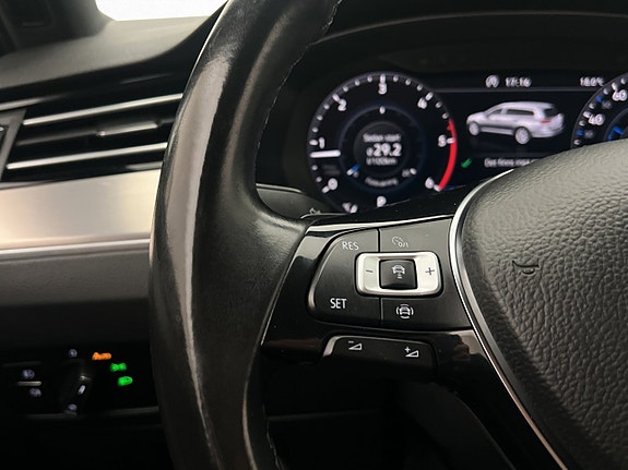 Volkswagen Passat 13 of 30