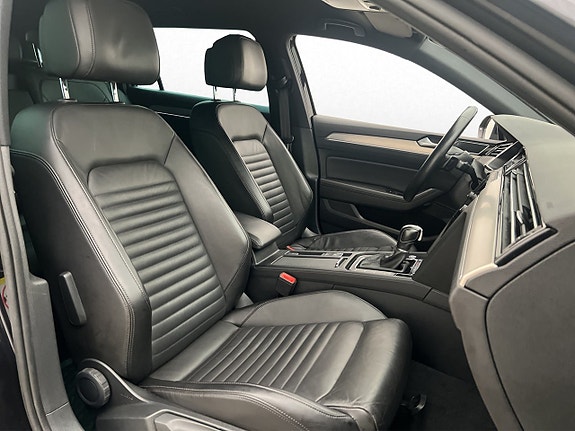 Volkswagen Passat 21 of 30