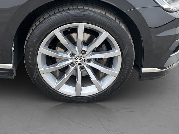 Volkswagen Passat 29 of 30