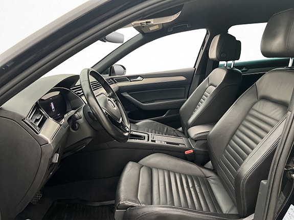 Volkswagen Passat 11 of 30