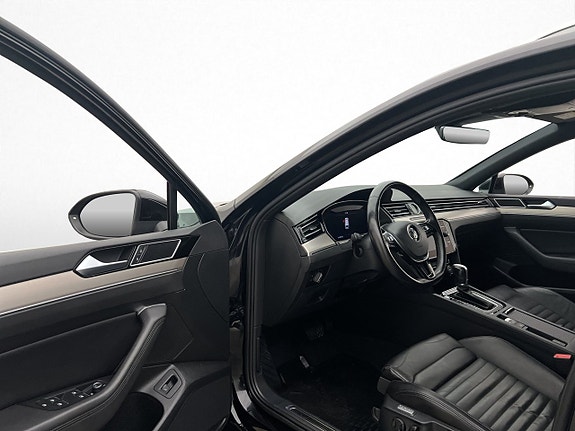 Volkswagen Passat 10 of 30