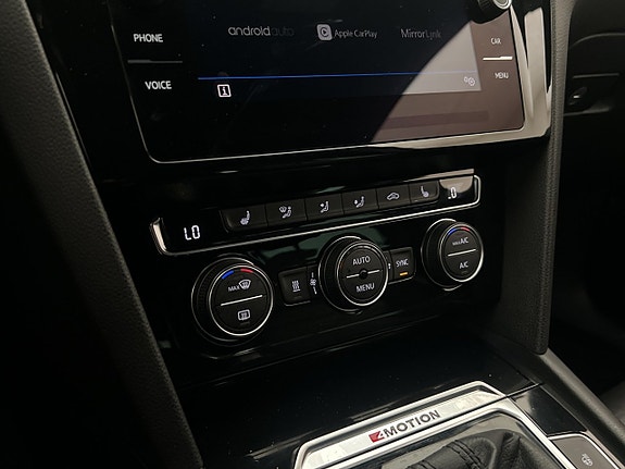 Volkswagen Passat 18 of 30