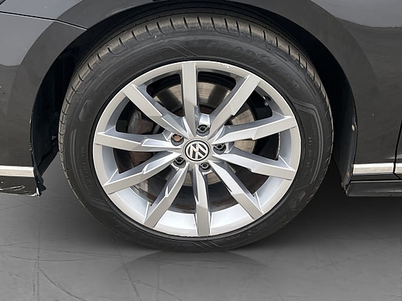 Volkswagen Passat 28 of 30