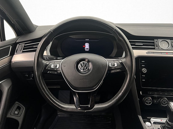 Volkswagen Passat 12 of 30